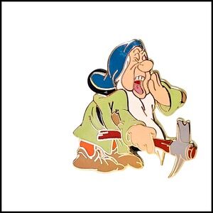 Disney Snow White Seven Dwarfs Sleepy Pin Collectible Lapel Brooch 6668